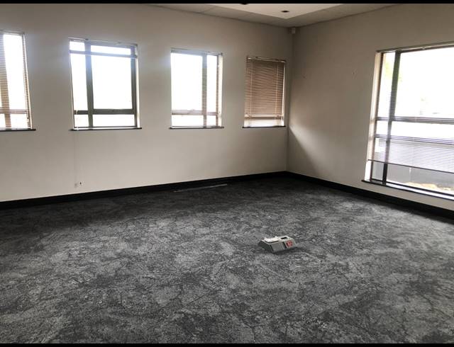 732M² OFFICE TO LET IN HYDE PARK